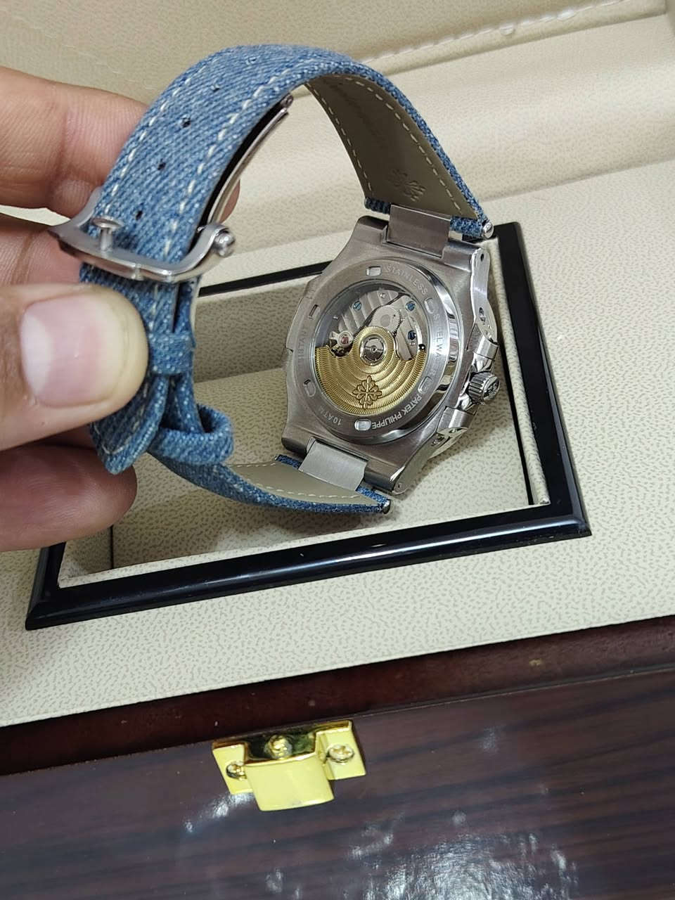 Patek phillippe Nautilus Denim (كابوي)
ماستر - اوتماتيك


**إذا كنت صاحب هذا الإعلان وتريد حذفه لأي سبب، رجاءا أرسل رسالة إلى الدعم الفني**