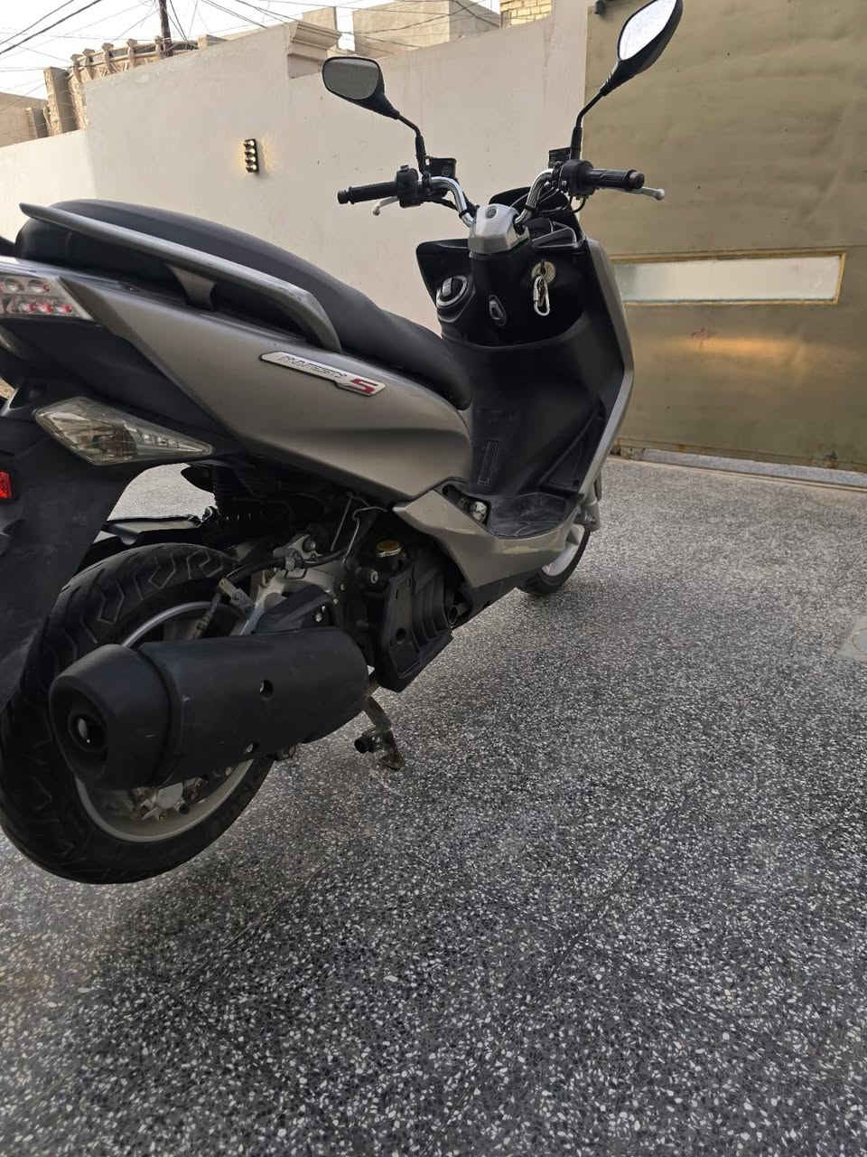 السلام عليكم.... دراجة ماجستا اس نوزل للبيع
نضافة ٨٥٪
معدل مامقفولة
كهربائيات كلهة شغالة
 مكينهة مامفتوحهة
استان كهربائي
اتصال ***********
