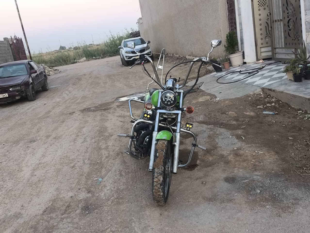 بسم الله الرحمن الرحيم
سلام عليكم شباب دراجة نوع Honda steed 400cc 
دراجة مميزة وتعديلها جدا مميز ( لونها اخضر فستقي ) 
التعديل الي عليها 1- سبايدر خلفي طويل جديد بدون شخط 
2- تخم صفاحيات كروم جديدات بدون شخط 
3- درع امامي سيل ستيل جديد بدون شخط 
4- دروعه خلفية سل ستيل جديدات بدون شخط 
5- أسترايح رجل ( مشدودات بالدرع الامامي ) 
6- مري نيكل ام العضم جديدات بدون شخط 
7- قبق راديتر نيكل جديد 
8-دوسات رجل عراض عمل 
9- تاير امامي جديد 
10- تاير خلفي جديد
11- ستيرن عالي عمل وجديد بدون شخط 
اما بالنسبة المحركها دراجة محركها جبار بدون اي مشكله فنية الدراجة مثل ما موضح بالفيديو نكرة بكل وقت ، الدراجة عليها تجفيته كابريتر جديده + قبق شوته وفلتر شوته جديدات 
اما بالنسبة للكهربائيات كلها شغالة ضفيرة مشتيرها جديده وبلادية الدراجة تاخذها ربع ما تصرف عليها جاهزة من كلشي 
ملاحضة مهمة ( الدراجة اوراقها كاملة + مدفوعة كمرك ) هاي الحلوة للبيع سعرها بس 10 ورقات والشراي يجي ويدلل وهذا رقمي *********** أسف ع اطالة و شكرا.
