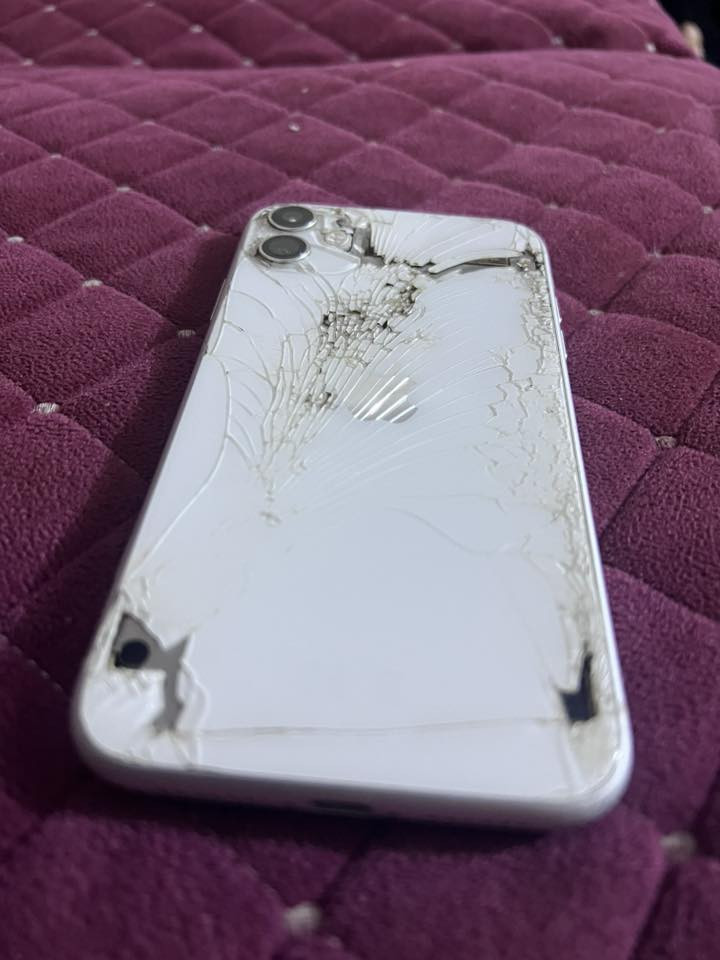 نطيحه😜
آيفون 11عادي بس بـ175 ألف دينار
الجهاز فول نظافه
ذاكرة 128
مبدل بي شاشة نوعية زينة 
وفقط ظهره مكسور
بطارية75
بابل / ناحية النيل
***********
