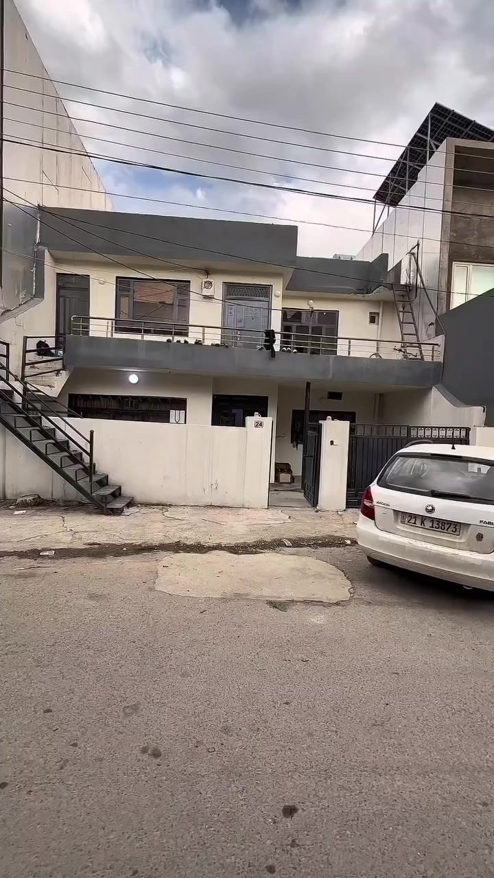 » کۆدی خانوی ژمارە ١١٦
» رووبەری ٢٠٠ مەتر ١٠ بە ٢٠ 
» دوو قات بۆ دوو ماڵی جیا  دەبێت
» بیری ئاوی تێدایە 
» بە نرخی خانوویەکی یەک قات  دەیفرۆشێت

»  ***********

» تەنها کۆمێنتێک بنوسەو نرخەکەت بەنامە پێدەگات 

» ناونیشنمان لە سلێمانی گەرەکی تافگە - بەرامبەر بنکەی پۆلیسەکە
