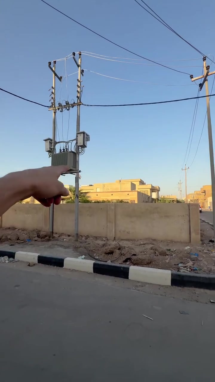 بيت للبيع 
الموحيه ب36 على شارع 15م مقابيل المستوصف
المساحة 200م
الطابق الارضي : (غرفتين + صاله + استقبال + مطبخ حار وبارد + صحيات داخليه وخارجيه + كراج)
الطابق الاول : شقتين
الشقة الاولى (غرفه + صاله + صحيات + مطبخ)
الشقه الثانيه ( غرفتين + صاله + صحيات + مطبخ)
سنة البناء 2025 البيت جديد
مكتب الشريف للعقار 
***********
