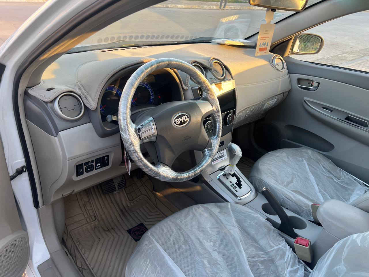 سياره بيوايدي موديل 2014 
سياره مكفولة من دعامية للدعامية بدون صبغ بدون حادث ماشي 170 حقيقي سپير مانازل 
مواصفات فول واحد على واحد 
كير اوتوماتيك كشن جلد سلايت قفل مركزي بصمه شغال شاشه وكاميرا حاسة مرايات إشارة لايتات كهربائي تبريد شغال سنويه لحد 30 جديد هزا براد جديد السعر 68 بي مجال بسيط شراي خابر عنوان كركوك رقم موبايل *********** كركوك, العراق
