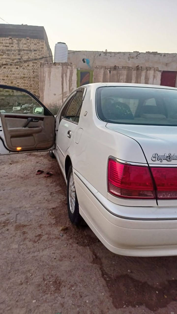 السلام عليكم سياره ملكه گصه قماره
ادوات جاهره   شاشه دكمتين مكينه ديفور الزغير 
لون ابيض صدفي اكرستال اصل ماشيه 70الف 
حداديه كير مكينه جديد السعر 42
***********
***********
