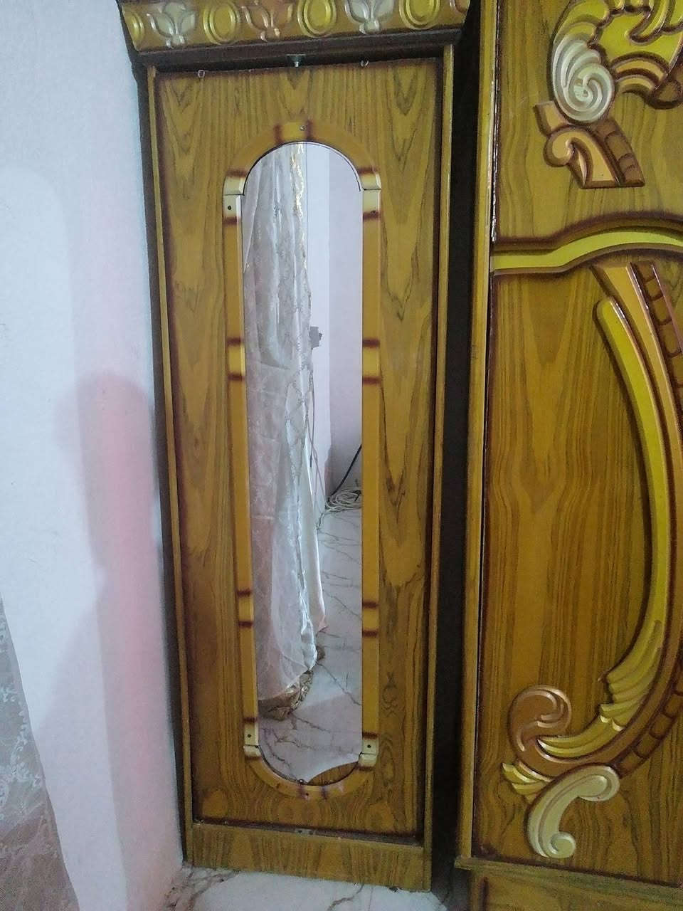 سلام عليكم اخوتي هاي الغرفه البيع او مراوس بتركيه حسب القناعه غرفه خشب ثقيل وبعدهي جديه بس بيها ضرار كلش صغيرا التواصل ***********

