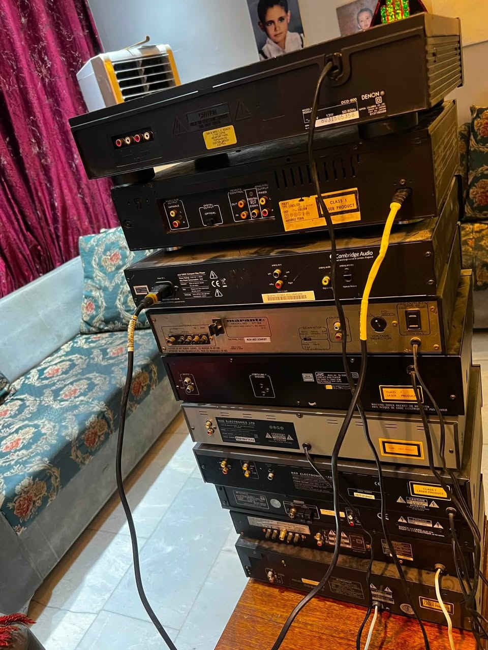 8 قطع سيديات وراديوات قطعتين مجموع 10 اجهز حجم لارج نيضف كولش كهربائي 220كولهن شغلات كهربائية 100/100 بس متروكات يرادلهن تنضيف اني ابيعهن هيج فحم بيهن باوينر وبيهن ناد وبيهن فلبس وبيهن جي في سي وبيهن دينون تابع فديو راح تفهم اكثر ابيعهن هيج فحم نته وحضك سعر قطع 10 لف يذا كولهن ويذا مفرد سعر قطع 25 لف مكاني بغداد ***********

