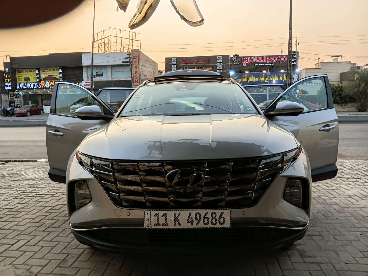 السلام عليكم توسان 2023  لون مميز لمتدد اعلى مواصفات ميجي وراها  ماشيه 25 الف حادث السياره
تبديل بنيد وطخه معدله بارد بلباب الخلفي 
مواصفات السياره 
🛑بانوراما 
🛑تشغيل عند بعد 
🛑تقديم وترجيع بلريمونت 
🛑تدفئه تبريد  كشنات
🛑قطعتين تبريد
🛑رادارات 360 درجه
وبعد هواي مواصفات
مكاني بغداد نفق الشرطه 
السعر 200
للاستفسار ***********
