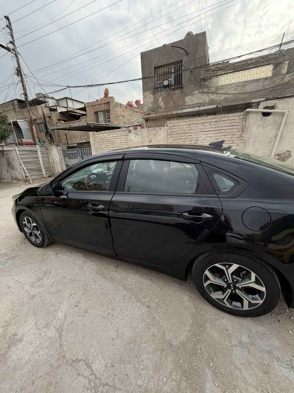 السلام عليكم للبيع فورتي 2021 محرك 2000 رقم بغداد ب اسمي  ماشية 27 الف فقط حادثهة صطحي البنيد مبدل فقط وايرباك ستيرن طاك مكاني البنوك السعر اي استفسار اتصل ***********
