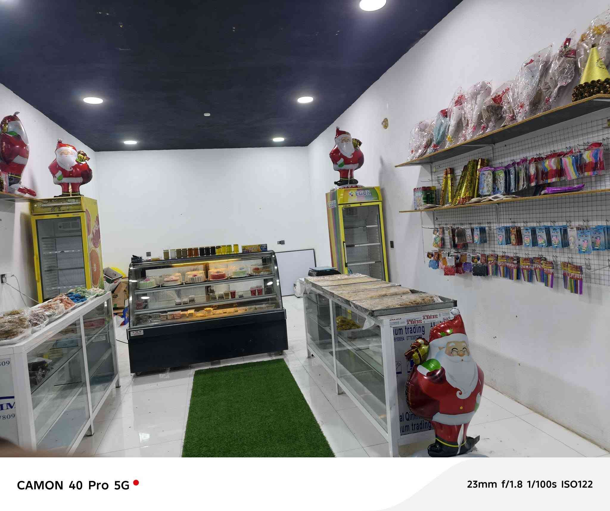 السلام عليكم.  برادات ثنين للبيع تبريد فول. ثنين 400 مع عارضة كيك سعرها. 450 .  وجام خانه 175 . بابل كفل شارع عشرين.    ***********
