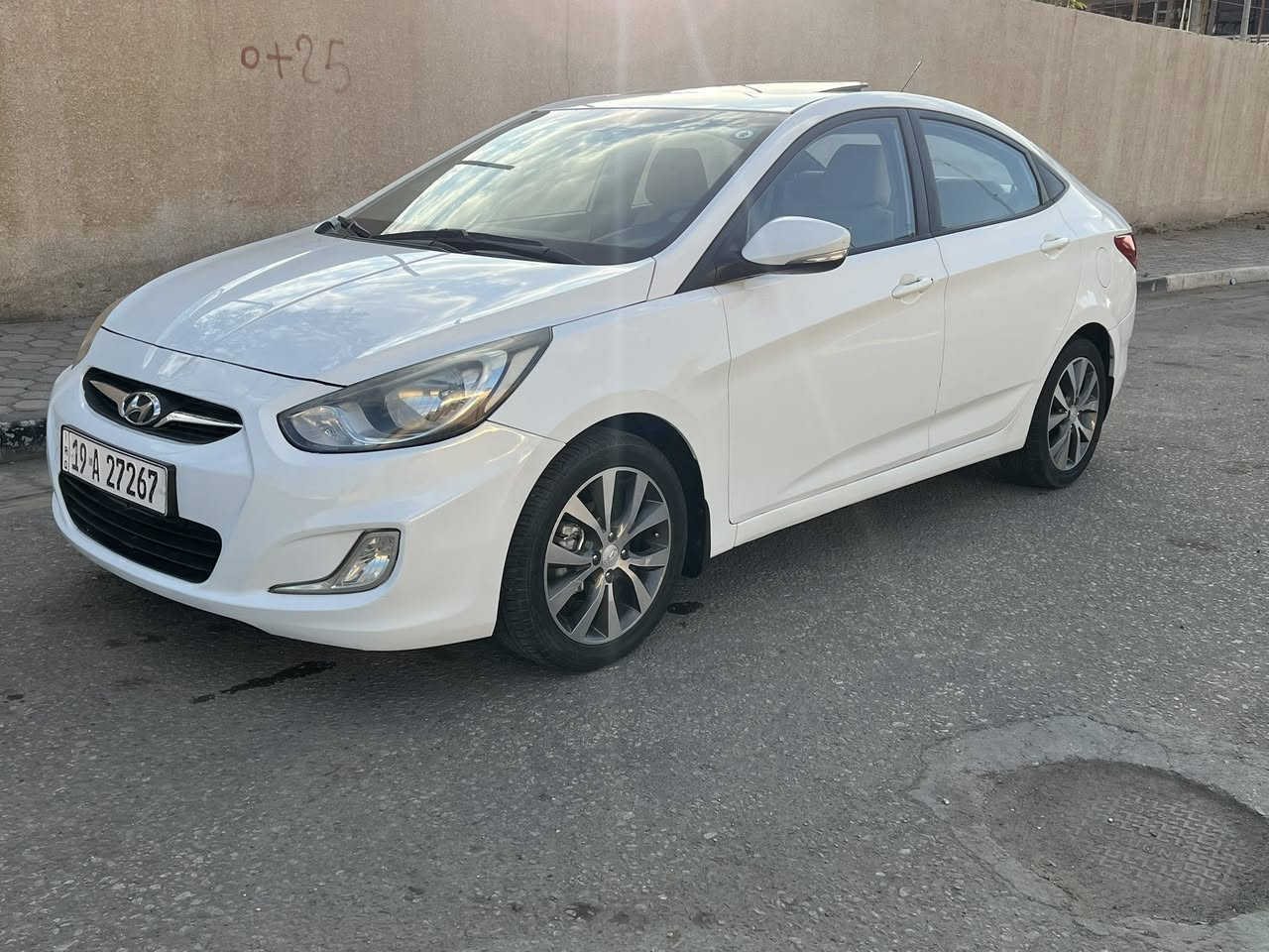 اكسنت 2015 خليجي
فول مواصفات رقم كربلاء باسمي 
مكفولة من الصبغ والضربة فقط بيها بارد موضح بالسونار
السعر 110 $ ورقة وبيها مجال 
محرك 1600 
فتحة سقف 
شاشة بلادية 
كامرة خلفية 
5 ويل كب كروم 
تحكم ستيرن واشاير بالمري
ماشية 130 الف كيلو 
مكاني كربلاء شارع المخازن ***********
