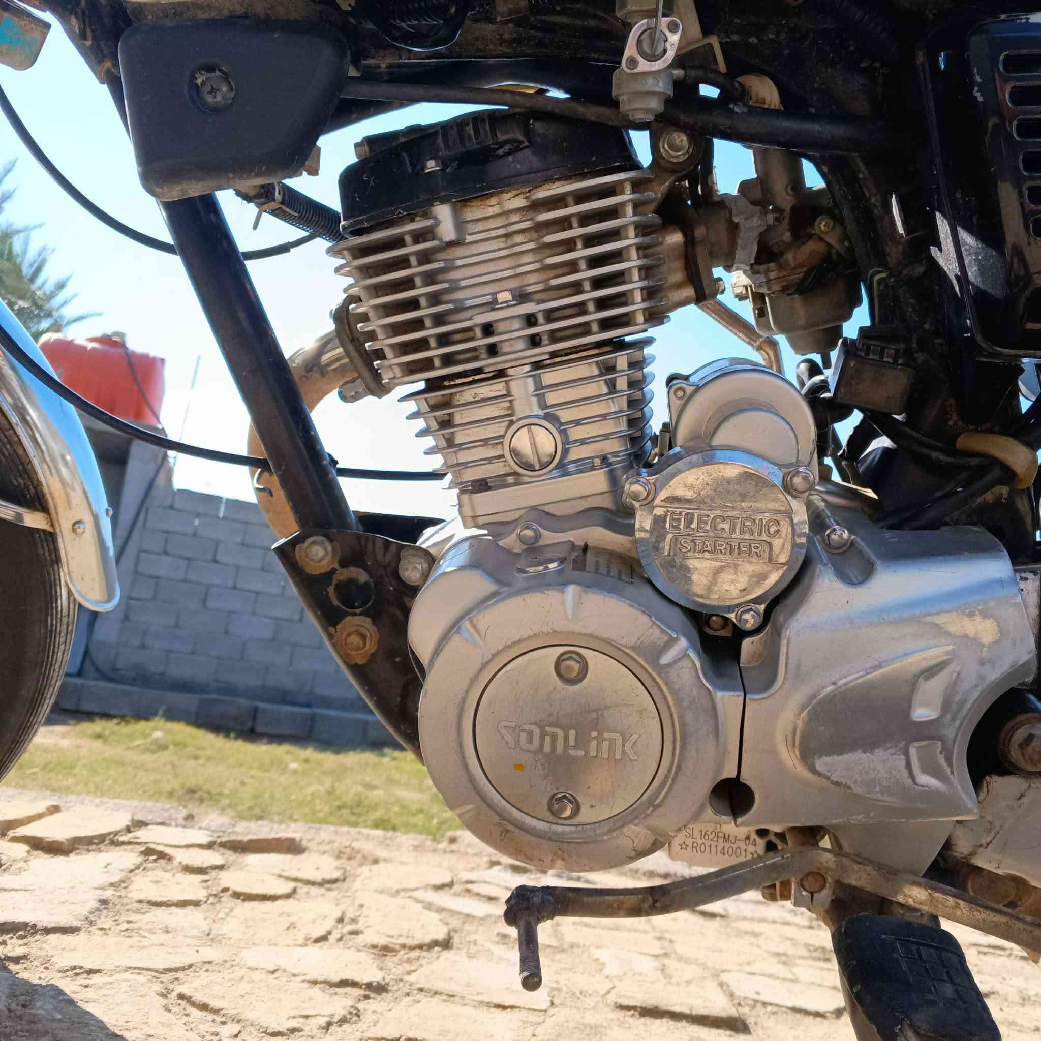 دراجة 24 نضيفة 400 وبيها مجال مكلف بلنشر رقم صاحبها 0772 490 1935
