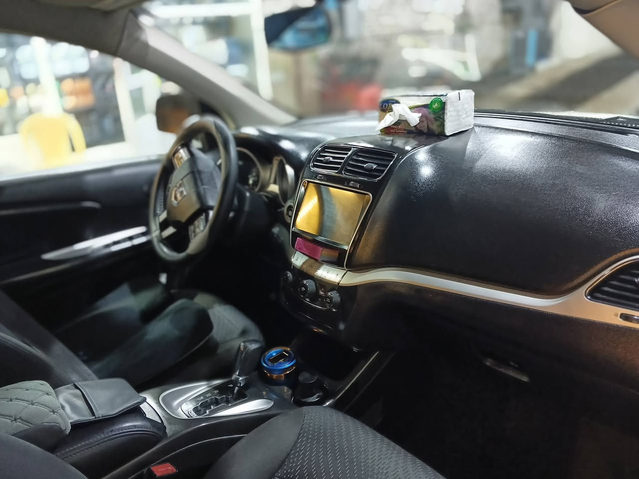 السلام عليكم ورحمه الله وبركاته اخوتي 
دوج جورني 7 راكب موديل 2018 محرك 2400 على وضع الشركه
حادثها بابين جهة الصدر بچم كبس السعر 128 وبيها مجال 
***********
