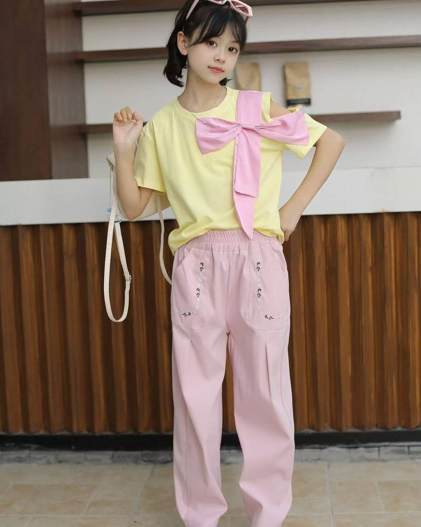 كل ماهو جديد ✅ 
الأسعار تصعد 📉 يمنا تنزل 📈
طقم بناتي خامة تجنن القياس 4-12 سنة
📌 السماوة / مول ابو مهدي الطابق الارضي /المجمع قبل الأخيرمجمع علي الحسناوي ♥️
يتوفر توصيل لكافة محافظات العراق 🚚
واتساب ***********☎️
أهلاً وسهلاً بكم
