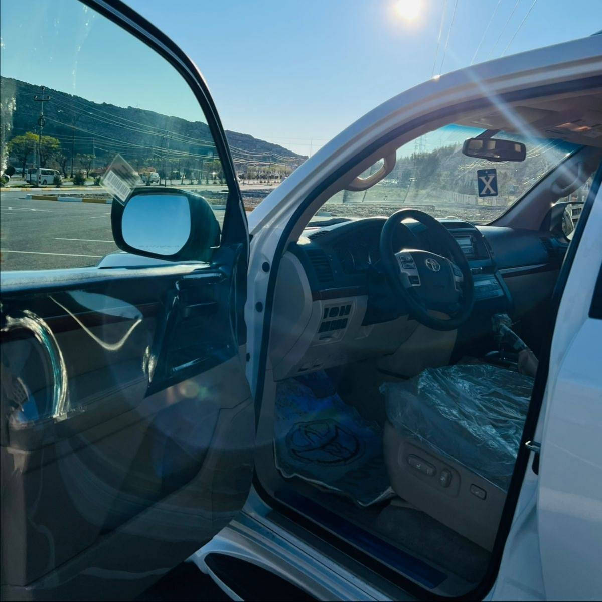 تۆیۆتا لاندکروز 2013 مواسەفات GXR
مەکینەی V6
123 هەزار ڕۆشتووە 
دەعامی پێشی بۆیاخە 
سەنەوی تازەیە 
دوو PDR هەیە 
ماباقی هەموو گیانی بەشەرت 

سعر: لە کۆمێنت داوای بکە ڕاستەوخۆ بۆت دێت 🤖 

گێر و مەکیەنەی بەشەرت  
هیچ کێشەیەکی تێدانیە 

ژمارەی خاوەنەکەی 
***********
