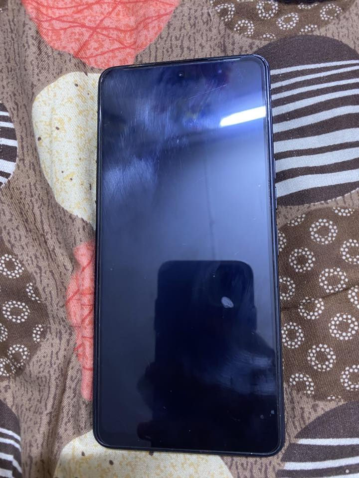 السلام عليكم 
تكنو كامون 20 برو 5g جهاز نضيف جدا ذاكره 256 
ببجي 90 f تواصل خاص مكاني حله أبي غرف علق ارد عليك خاص
***********
