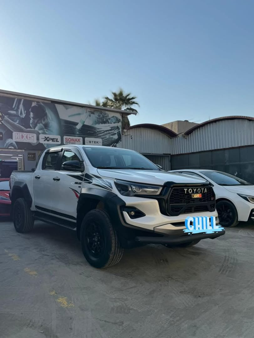 السلام عليكم
للبيع تيوتا هايلوكس
                                                                         GR
موديل 2024 
ماشيه 60 الف 
رقم اربيل الهزة مامنتهية 
مواصفات 
بصمة 
محرك V6
شاشة كامرة 
فور ويل 
كامرات 360 
شفتات ستيرن 
حزام امان احمر 
كشن كهرباء 
منفاخ اصلي 
وباقي مواصفات الهايلوكس معروفة
السياره مكفولة وسونار جديد مرفق 
السعر 425 ورقة وبيهة مجال بسيط 
للاستفسار ***********
العنوان بغداد الكرادة
