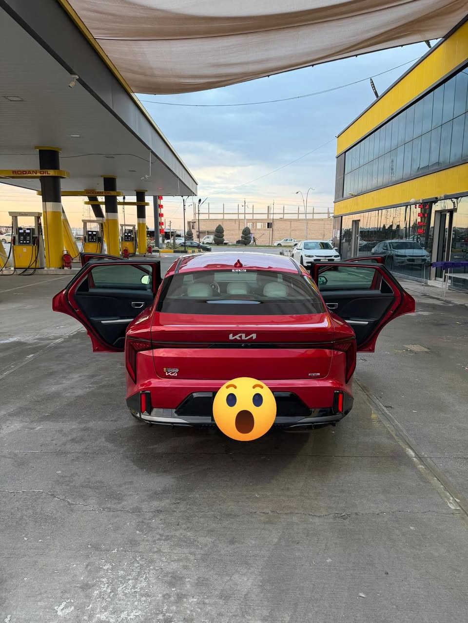 سلام عليكم k4 gt line turbo 2025 للبيع رقم اربيل 
ترقيم جديد ماشيه 6000 ميل 
السياره بيها شويه حالوب 
اللون احمر بدون ايرباك 
المحرك 1600 تيربو 
الحادث موجود صوره بنهاية المنشور 
القطع كله تبديل بدون تصليح
تبديل جاملغ وبنيد 
المواصفات 
تبريد قطعتين 
مستشعر بالباب من تفتح باب تتوقف السياره
شفتات سرعه 
جام ذكي نزول بالريمونت 
قطعتين تبريد 
كامرا دواره 
صندوك ذكي 
بصمه تشغيل 
بصمه ابواب 
بصمه صندوك
تشغيل عن بعد 
رادار 360 
نقطه عمياء 
تحديد مسار 
مثبت سرعه 
مانع تصادم 
توقف ذاتي 
مانع انزلاق 
اوتو هولد 
سايد بريك ذكي 
تنبيه عند فتح الباب 
بانوراما 
سستم سماعات harmen karden
درايف مود نظامين قياده نورمل وسبورت 
كزوز صالنصه 
ويل رياضي اسود حجم 18 
كشنات جلد 
تدفئه كشنات 
شحن لاسلكي 
مرايا جانبيه اسود واشاره بالمرايا 
السياره جاهزه من كلشي 
للاستفسار ***********
سعر السياره ١٨٣ ورقه وبيها مجال 
ملاحظه 
ابيعلك واحولك مباشره 
ما انطي وكاله
