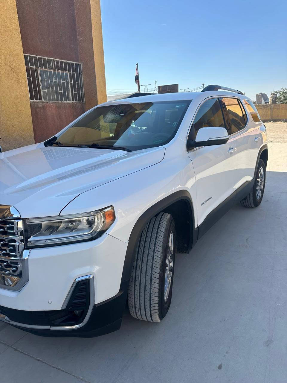 جيمسي اكاديا 2021
***********

السلام عليكم
سیارة موجود ب كركوك

‏ GMC Acadia 2021 SLT

ماشية 140 الاف كيلو متر وليس ميل 

فول مواصفات للأخير عدا الفتحة  

٧ راكب - ٣ قطع تبريد

محرك V6 تنفس طبيعي  

‏‎فور ويل(AWD) - كشنات جلد - تشغيل عن بعد

- نقاط عمياء - رادارات (360) امامي خلفي جانبي - 

صندوق كهرباء ( ويفتح بالرجل ايضا ) - سستم صوت (bose) - - تدفئة كشنات - كشنات كهرباء

‏‎تحديد مسار - اوتو ستوب - تنبيه ذاتي عند الاقتراب من السيارات - قفل تلقائي - مراية تعتيم ذاتي + اشاير  - سايد بريك بصمة - فول تحكمات ستيرن - اضاءة العالي اوتو - لايت ٣ عدسات - منظومة زنون بلادي  

‏‎وبعد بيها هواااي مواصفات

 الحادث واضح بالصور 

‏‎سعرها225💵  

ملاحظة /  السيارة بدون صبغ 
               قيغ محرك مفتوح فقط بدون اي عيب محرك          
               بشرط.  
 
وباب السكن امامي بيه تعديل قليل مع حافة البونيد فقط    
‏‎
السيارة جديدة وبالواقع بعد احلى وكل التفاصيل مذكورة بالكامل اي استفسار ثاني هذا رقم
*********** كركوك, العراق
