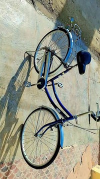 بايسكل للبيع نظيف بس احتاج له شو اللي ورا سعره85 رقم الهاتف 0771457662...