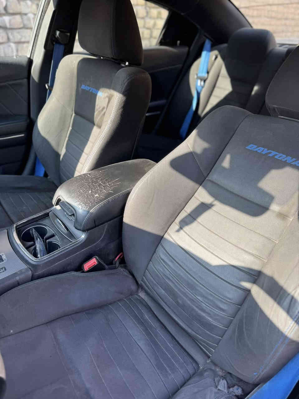 الله ألهم صلى على محمد وال محمد
جارجر مديل 2013 دايتونا V8 5700

سونار موجود داخل الصور 

مواصفاتة 

فتحة سقف 

شفتات سترين 

شاشة كبيرة SRT

،،،،،،

حداية خليفة امامية كاملة مكملة 
بية طخم تايرات
مكان السيارة العمارة 

***********

سعرها 138 بية مجال نشالله
