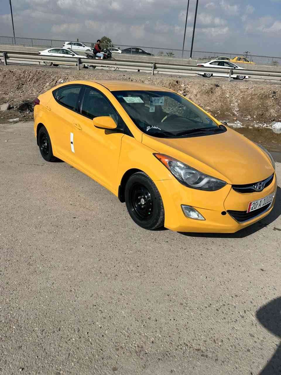 سلام عليكم عندي النتره 2013  سنويه ٣١ رقم ديالي نكليز ي ضرهه بس بنيد ولباقي مكفول محرك وكير شرط مال حويه تخم تاير صدر امامي خلفي جديدوشمه داخل بيجي سياره متعوب عليهه سياره  احله من صور بسمي شرط تحويل رقم ***********
