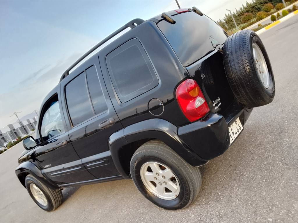 جيب 2004 گيرومه كينه و ده بل اكسل به شه رت ته بريت و كاره باي به شه رت بي ته قه و ره قه بؤياخ يه ك پارچه ي هه يه ده بل اكسل مه زبوت ايش اكات كاره باي مه زبوت سعري 68گه لا و مه جاليكي زؤركه م *********** السليمانية, العراق
