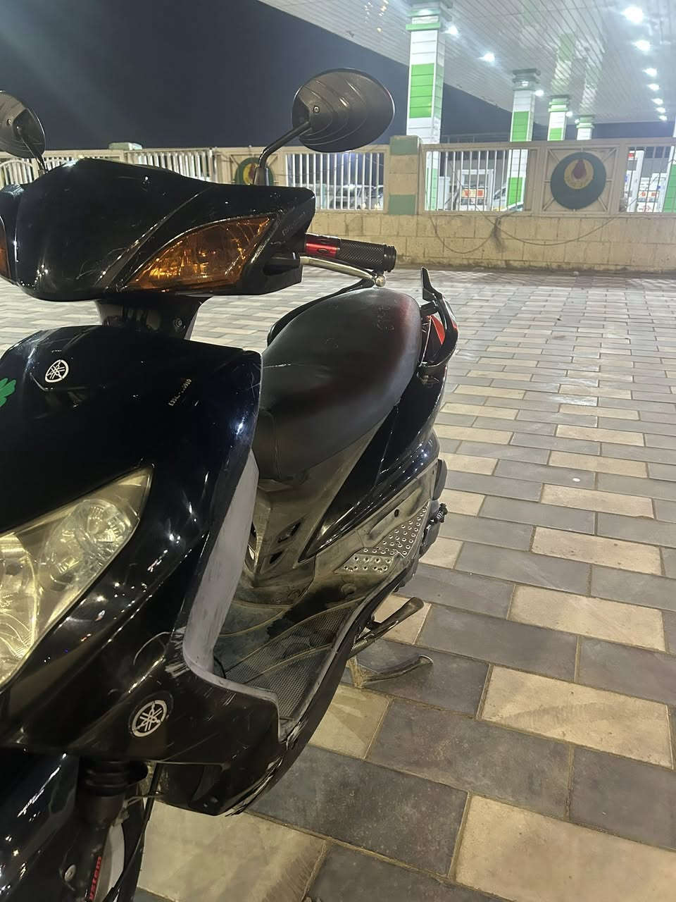 السلام عليكم 
سكنس فحل 
قبل ٥اشهر نزلته رمبه على ايدي 
بية زوج كلجات رياضية 
دراجة كلة مختمه 
عنواني مدينة الصدر 
رقمي ***********
سعر اتصال
