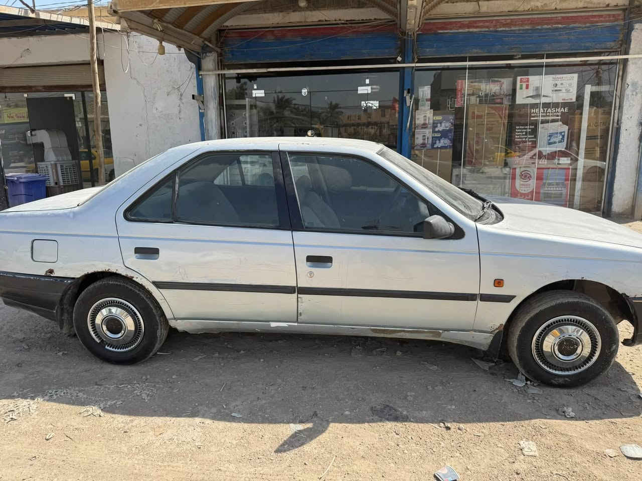 ‏بيجو راوا السيارة سيارة مكينةتها بها برأس شو عاصيها ما بها شي قرارها ما أبيه شيء السعر 15 رقم الهاتف ***********

