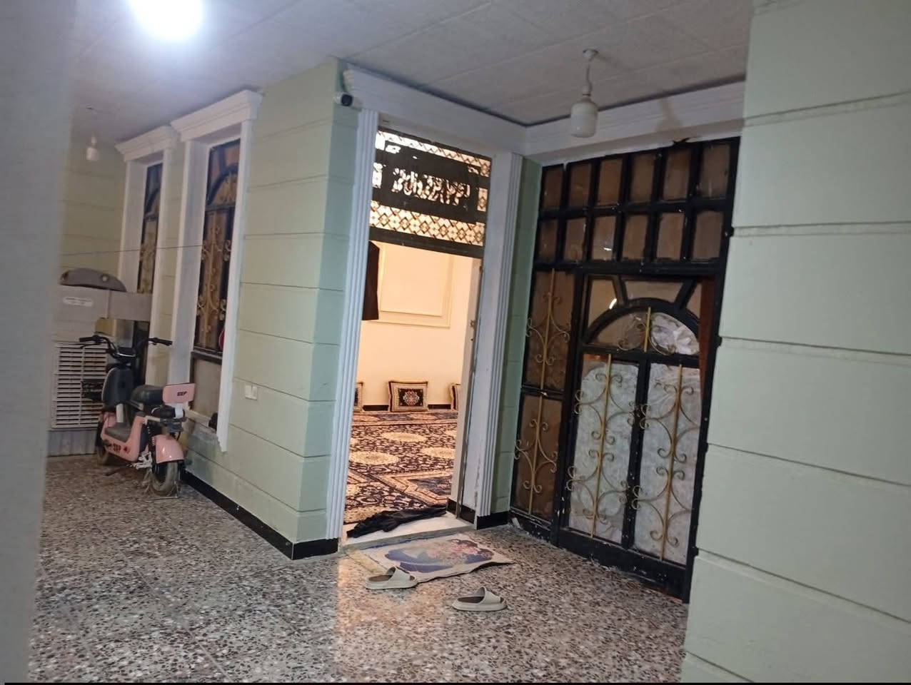 السلام عليكم بيت 250متر بشارع ابو علي لبيت مسلح خدمات كامله تبليط مجاري كهرباء مي عالي على شارع يبعد عل شارع 6بيوت ب130وبي مجال ***********واتساب تصل وتدلل دلايه ابو فهد المياحي
