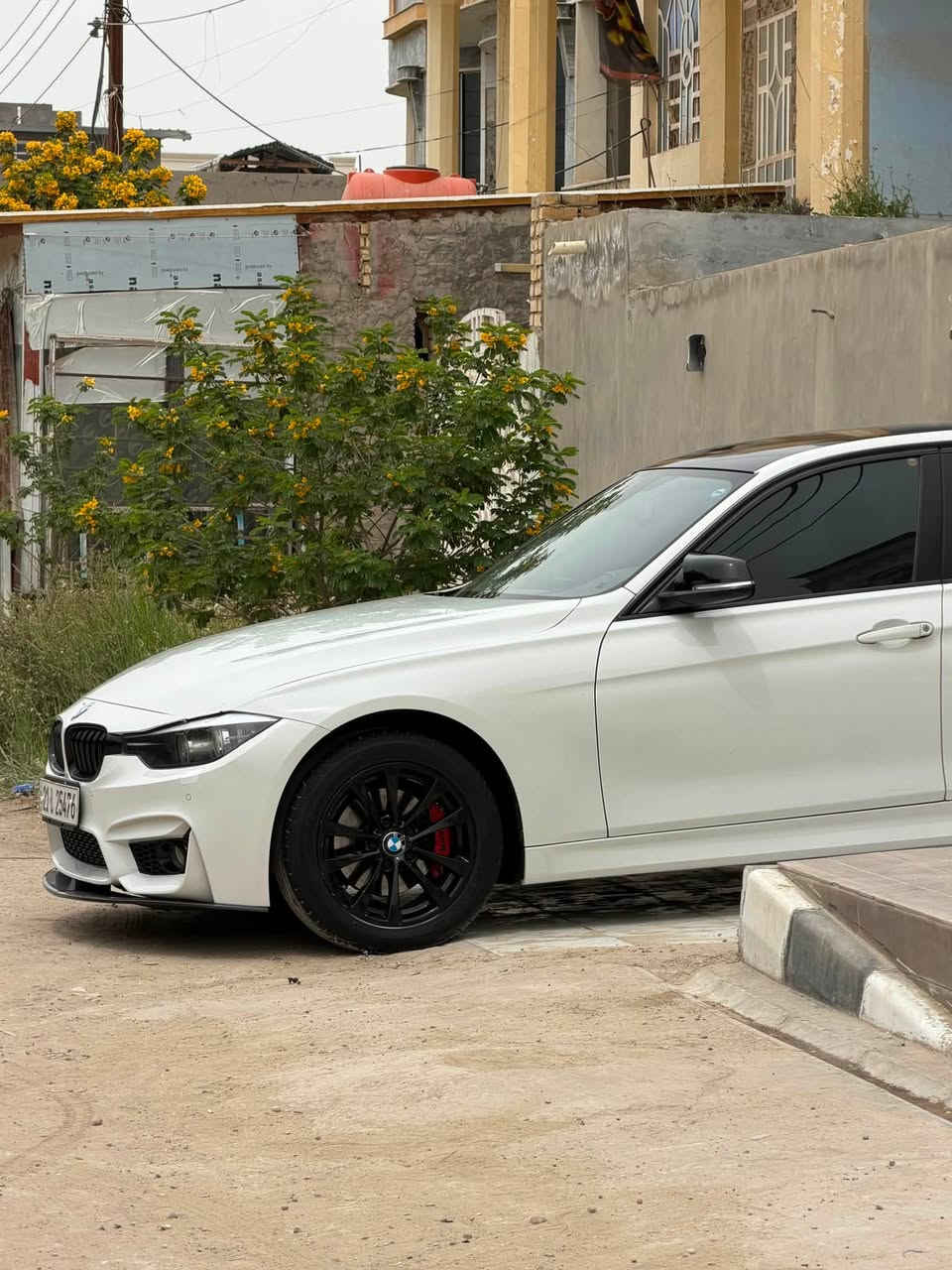 اعادة النشر بسبب الوعود الكاذبه 
للبيع BMW 320i موديل 2017

* المحرك: 4 سلندر تيربو.
* السيارة نظيفة جداً وبحالة ممتازة.
* الحادث بدون دواخل، فقط دعاميات طايحة، والسيارة تحتوي على كلير أمريكي.
* محدثة كت M كامل بلادي (مو ترهيم).
* الدركة محدثة M.
* شاشة كبيرة.
* تبريد قطعتين.
* تخم تايرات جديد.
* ميزانية حدادية.
* غاز تبريد جديد.
* حساسات بريك.
* دسكات برمبو.
* دهن Black Edition من الحسام.
* منظومة زينون بلادي.
* الداخل نظيف جداً وكأنه جديد.
* كير ومكينة كفالة بشرط الفحص.

ملاحظة:
السيارة مضللة تضليل أمريكي وعازل حراري أيضاً من مرور السليمانية.

تريد تحويل؟ تريد وكالة؟ بنفس اليوم وماكو أي تأخير.

للاستفسار:
***********

الموقع:
بابل أو بغداد.

السيارة لا تحتاج أي مصاريف، جاهزة للفحص والاستخدام.
السعر 150$ وبيها مجال قليل جدا
