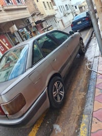 السياره للبيع اودي موديل 90  ورقم جديده ثانويه 31كربون بنزين بها بس اد...