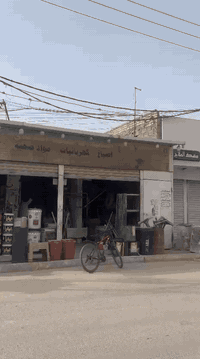 سلام عليكم اخوان بيت موقع تجاري على الشارع يحتوي على ثلاث محلات ء المساحه 210 متر *********** ابو كامل ❤️‍🔥
