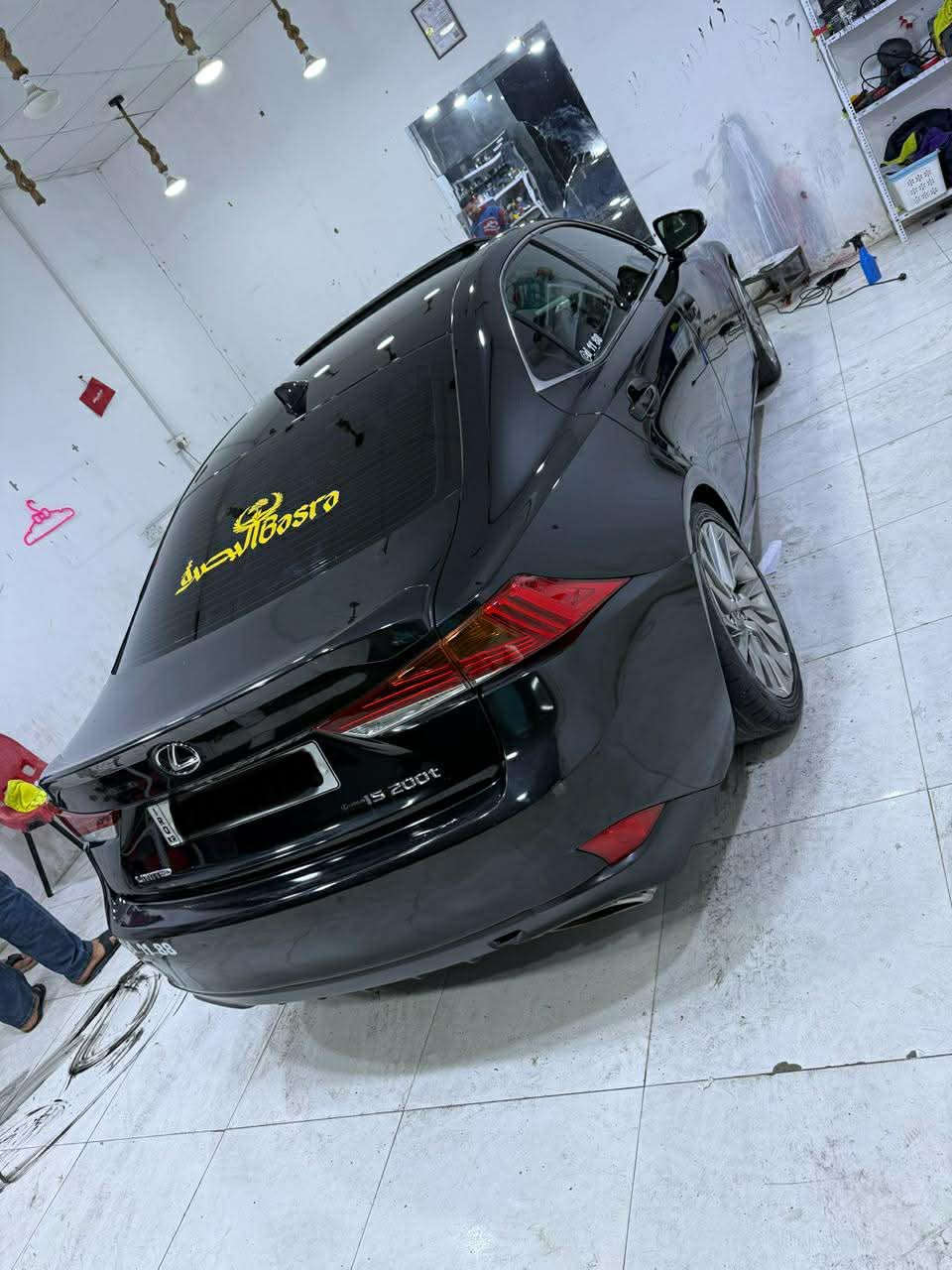 السلام عليكم
لكزس is موديل 17
محرك 2.0 توربو
فول مواصفات 
ماشية 110
حادثهة جاملغ وبنيد 
وتعديل PDR بالهلال
مكانهة بصره 
سعرهة 165 و ترهم مراوس
***********
