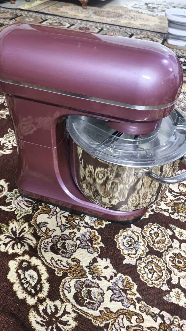 خلاط قائم احترافي Embleme EM11P2 ✅
‏
‏مستخدم مرة وحدة بس 👌
‏
‏سعة 11 لتر !  🫙
‏
‏شاشة رقمية 📟
‏
‏يجي 8 سرعات مختلفة ! 
‏
‏محرك قوي بقوة 2000 واط ⚡
‏
‏خطافات عجن مزدوجة ( دبل هوك) 
‏
‏سعر 175 وبيها مجال 💵
‏
‏مكاني شقق الخضراء📍
‏
‏*********** : 
‏
