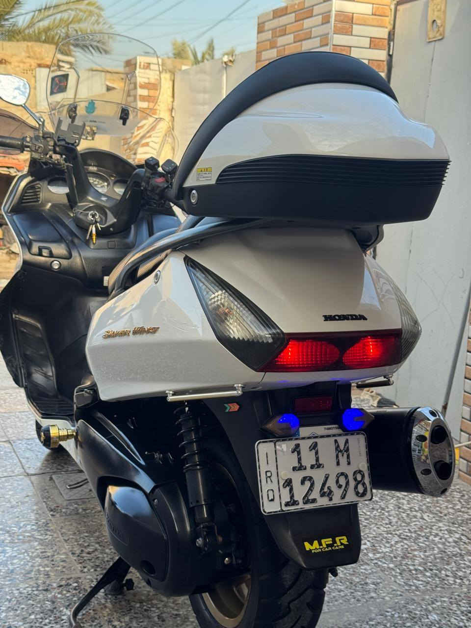سلام عليكم
Honda silver wing 600 cc
هوندا سلفر ونج 600cc 🤍🧿
للبيع دراجة فول و مكفول كفاله عامه رقم وسنوية بغداد انكليزي بسمي شرط التحويل ثاني يوم (هزه جديده)
فول مواصفات رقم واحد ماتجي وماكو اختها دراجة مميزة 
 1-اوفر 
2- شاشه زركه 
3- علايم ذهبية 
4 - مازدة كرستال 
5- سكيورتي 
6- فجوج ذهبية 
7- دشبول نفخ 
8- ويل ذهبي 
9- تدفئ يدات 
10- مانع انزلاق (abs)
عليها اضافات كلهن اصلي وماركة 
1-لايت زنون 
2- جنطه مثلثة 
3- جامه قطعتين 
4 -مصدات هوة 
5- مري نيكل 
6- زعانف  
7- سلايدرات حمايه 
8-اشاير كلهن لد
9-زوج تايرات ياباني اصلي
شراي يتفضل خاص دراجة ماكو بنضافتها وجمالها ومواصفاتها مكاني بغداد فلكة المدائن 
هاتف.  ***********
