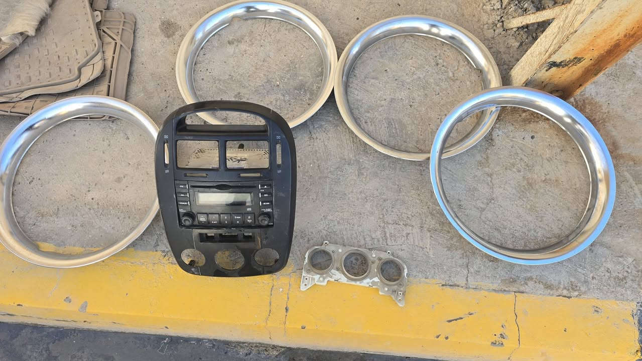 مسجل مع قاعده جديده كيا اسبكترا موديل 2006 الى 2009 سعر 30 الف  
كنر اطارات استيل حجم 15 جديد ترهم على اسبكترا  30 الف


**إذا كنت صاحب هذا الإعلان وتريد حذفه لأي سبب، رجاءا أرسل رسالة إلى الدعم الفني**