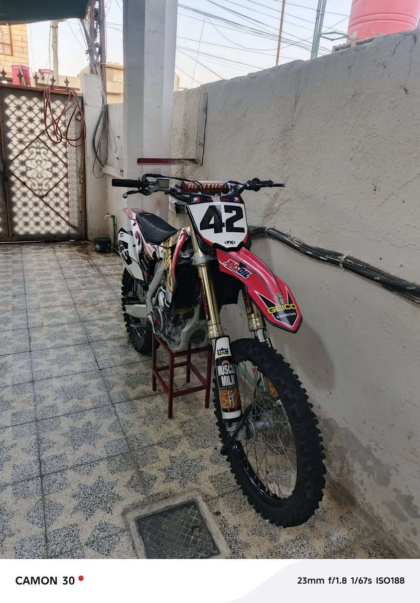 سلام عليكم وينهم جنايت الياباني قفاز هوندا ياباني ابن ياباني crf250cc مديل حديث 17 نوزل دبل صالنصه المرغوب الدراجه تخبل شلعه ومعدل حلو والدراجه كفاله عامه من كلشي ومابيها نقص برغي 
السعر 32 وبيها مجال 
العنوان بصره 
الرقم ***********
