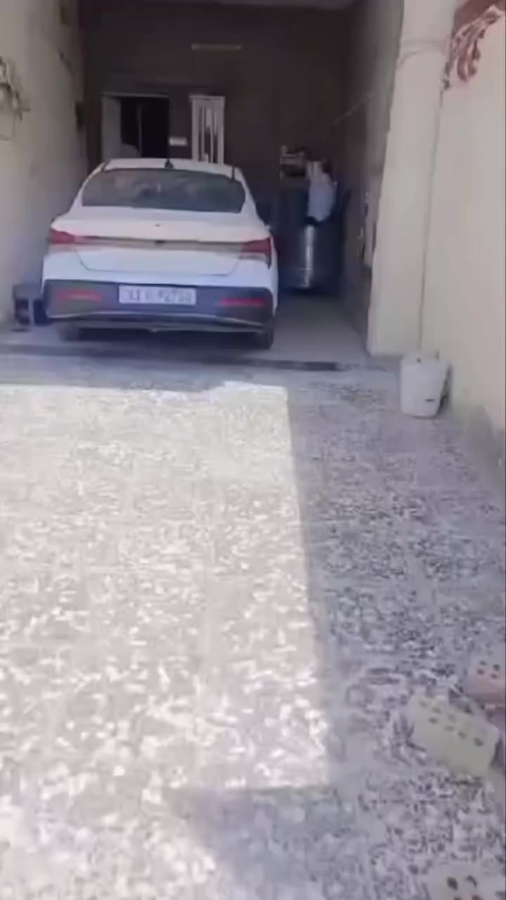 يالله اللهم صلي على محمد وآل محمد عرض خاص البيت للبيع 
 
📍عنوان بغداد نهروان قرب كوفي باريس 
🏠بيت يحتوي عله 
ثلاث غرف ثنين 5ب4 واحده 4ب4 
وستقبال 7ب4 
صاله7ب5
كراج سياره صب 
ترك 
حوش جبير خير من الله
  سعره 75 وبي مجال ***********
