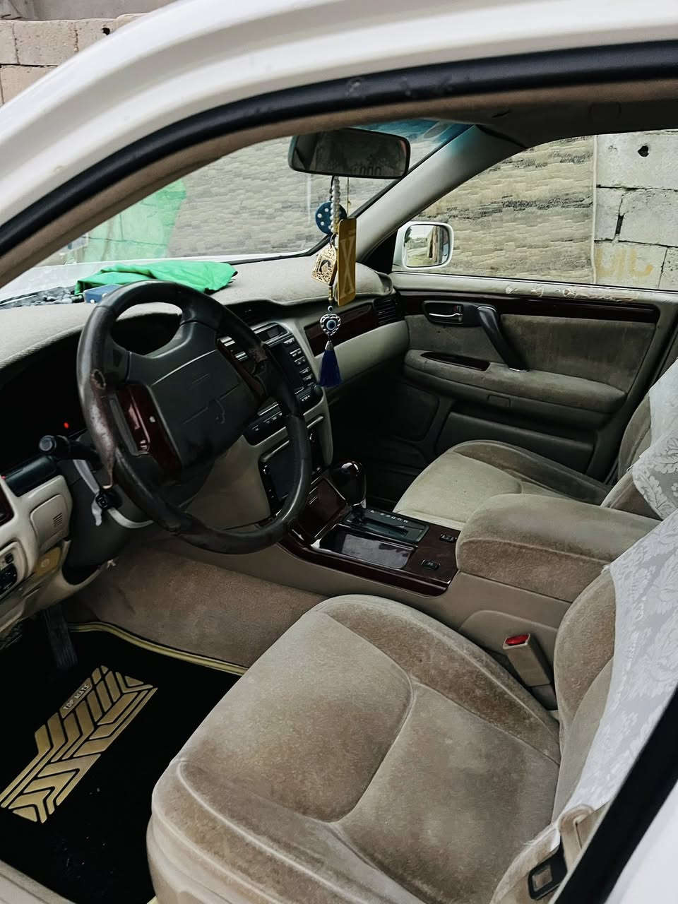 السلام عليكم ملكه للبيع موديل2000 رقم توه مجدد صارله 30 يوم مكينه ثنين ونص فيفتي مكفوله من الضربه والكص والنقل والعيب الشرعي كفاله عامه السياره واحد على واحد تدفىه وتبريد حداده جديده تخم تاير كرستال 
اصل السعر 130  للاستفسار عًرقم تالي  *********** مكان البصره قضاء المدينه
