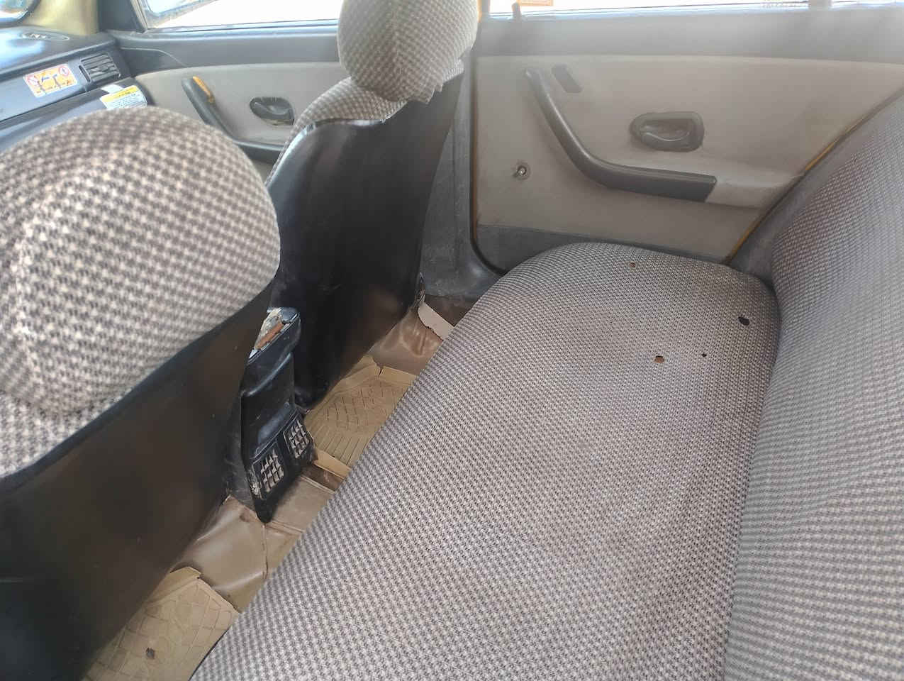 السلام عليكم سمند موديل 2009رقم بغداد مميز تحويل السياره مكفوله من الضربه والصبغ عدا باب خلفي وره السايق مكينه وكير خير من الله تخم تاير حداديه حلوه دواخل حلوه خياسات مابيها سنويه ساقطه صار 5سنوات هيئه مطلوبه سنه بس عندي وصل اخر تسديد السعر 27بيها مجال حك الجيه 
مكاني واسط النعمانيه 
واتساب ***********
***********
