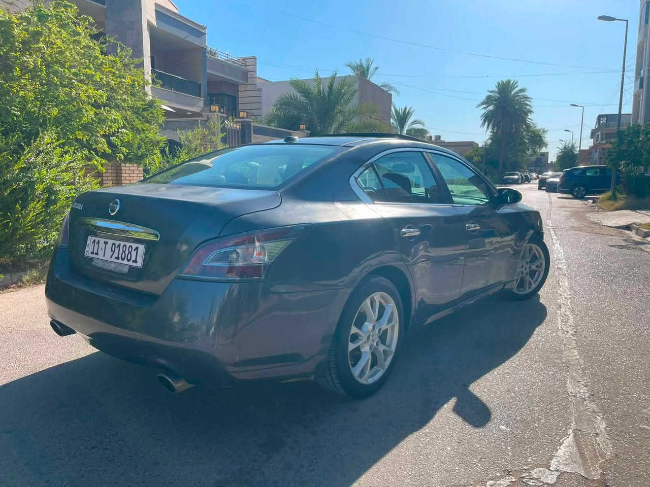 نيسيان ماكسما (2012 Platinum )
يعني اعلى موصفات بالنيسان كله  
اعلى فئه 
-محرك (3.5L/V6) +300hp 
-نظام صوتي من 11 سماعه BOSE 
-فتحه سقف بلوراما 
-كشنات جلد حظن 
-كشنات كهرباء 
-تدفئه تبريد كشنات 
-كشنات الخلفيه جلد VIP 
-تدفئه بالستيرن 
-بصمات دخول ذكي 
-برده خلفيه
-اضائه اسفل الدوس الخارجيه 
-تعتيم بالمرآه الوسطيه 
-شاشه انفنتي 
-اشاير بالمري الجانبية 
-نزول المرآه عند الرجوع للخلف
-كامره خلفيه 
-مثبت سرعه 
-تحكم ستيرين جهتين 
-شفتات رياضيه 
-ماوس تحكم بالشاشه 

بعد بيه هواي موصفات ماذكرهن 
السياره بدون حادث ✅ 
ماشيه 112 الف فقط ✅
محرك  مكفول برغي مامفتوح ✅
كير بلادي ع شرط ✅
سياره عليه ادامه كامله لمنظومه الاحتراق كامله ✅
تخم تاير جديد✅
تدفئه تبريد ✅
رقم بغداد الدولي باسمي داخله هزه بشهر الواحد يعني ميحتاج هزه ✅

سعره 84$ مناسب جداً لان مستعجل فقط 
مكاني بغداد الدوره 

***********
