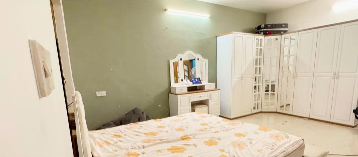 السلام عليكم 
هاي غرفة نوم للبيع غير مستخدمه سعرها مناسب وبيها مجال  
للتواصل والاستفسار
***********
