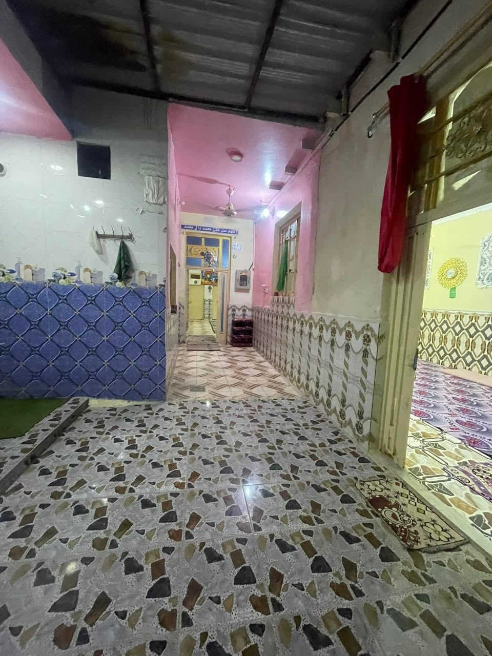 بيت طابو في حي الامام الرضا قرب من بيت الاخ علاء مطشر المساحة 200 م يتكون من 3 غرف نوم وصاله ومطبخ واستقبال وصحيات داخليه وخارجيه مبني من الطابوق والبلوك والسقف الغرف واستقبال عگاده والمطبخ والصحيات والطارمه كونكريت السعر 85 مليون للاستفسار اتصال ***********
