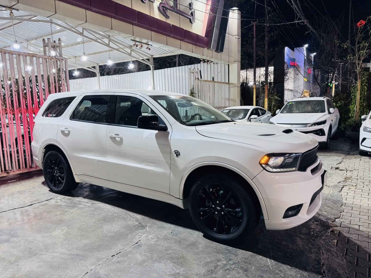 سلام عليكم ورحمة الله وبركاته 

دودج دورنكو مويل 2019 امريكي

محرك 6 سلندر 3600

ماشية 65000

فول GT

داخل اسود ملكي

كشنات تدفئة 

ستيرن تدفئة

شاشة كار بلي نظام Uconnect

شفتات ستيرن 

تحكمات ستيرن فول ماعدا الرادار 

ويل 20 

حساسات  خلفي 

اوتو ستوب

بنيد 3 فتحات بلادي

تخم تاير جديد

رقم بغداد

كير ومحرك مكفولات

السيارة وارد امريكي حادث خفيف 

مكاني بغداد الكريعات شارع الوقف السني مقابيل كلية القانون الاستفسار اكثر 
***********
