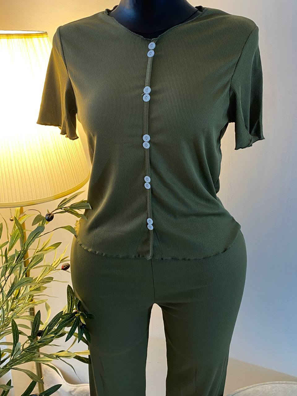 📢 توفر الآن مجموعة تراك خامة فانيل الأصلي 👕
خامة درجة أولى، مريحة وعملية جداً 🔥

📏 القياسات:
L / XL / XXL

🎨 الدرزن يجي موديل واحد
وتشكيلة 4 ألوان مرتبة 🌈

💰 سعر الدرزن: 93 ألف فقط

https://t.me/Shop_Zhou


**إذا كنت صاحب هذا الإعلان وتريد حذفه لأي سبب، رجاءا أرسل رسالة إلى الدعم الفني**