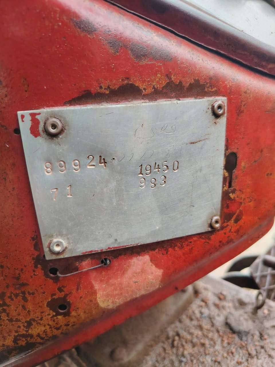 سلام عليكم مكينه عنتر اللبيع موديل 83 رقم بغداد وسنويه تنتهي 28 بسمي  سعر 6 مليون  العنوان بغداد اللطيفيه قرب شارع العام حله بغداد رقم الهاتف ***********
***********
