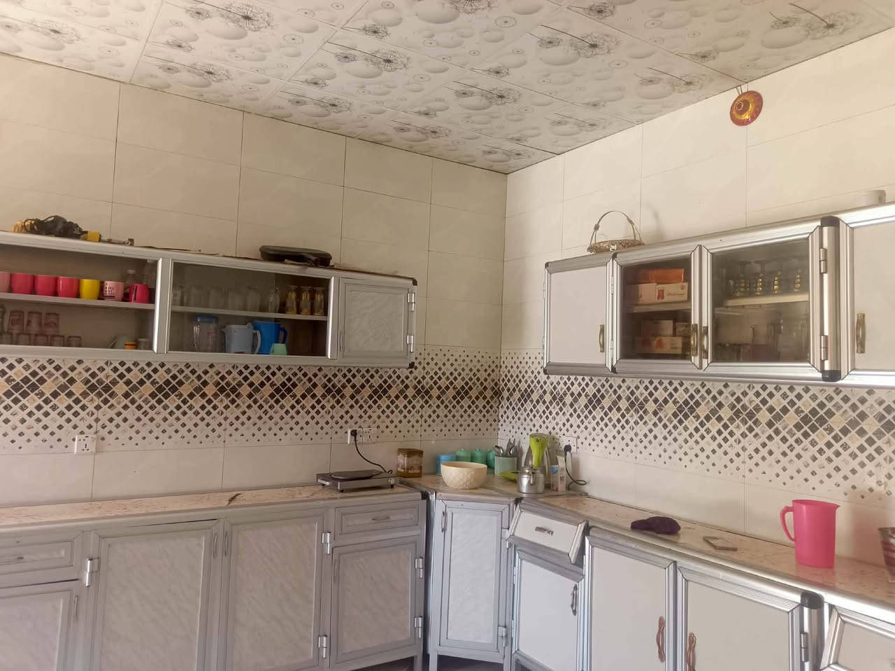 السلام عليكم دونم وربع للبيع مع دار بناء حديث كامل على اخر حبايه الموقع فرع المسعودي بواجهية المشروع السعر 170( ملاحظه) مراوس هم يرهم ب 5 دونم او فوك للاستفسار *********** ***********
