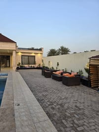 وبركاته لدينا مزرعة في البوعيثه للايجار اليومي اسم لارين اموثقه في تطب...