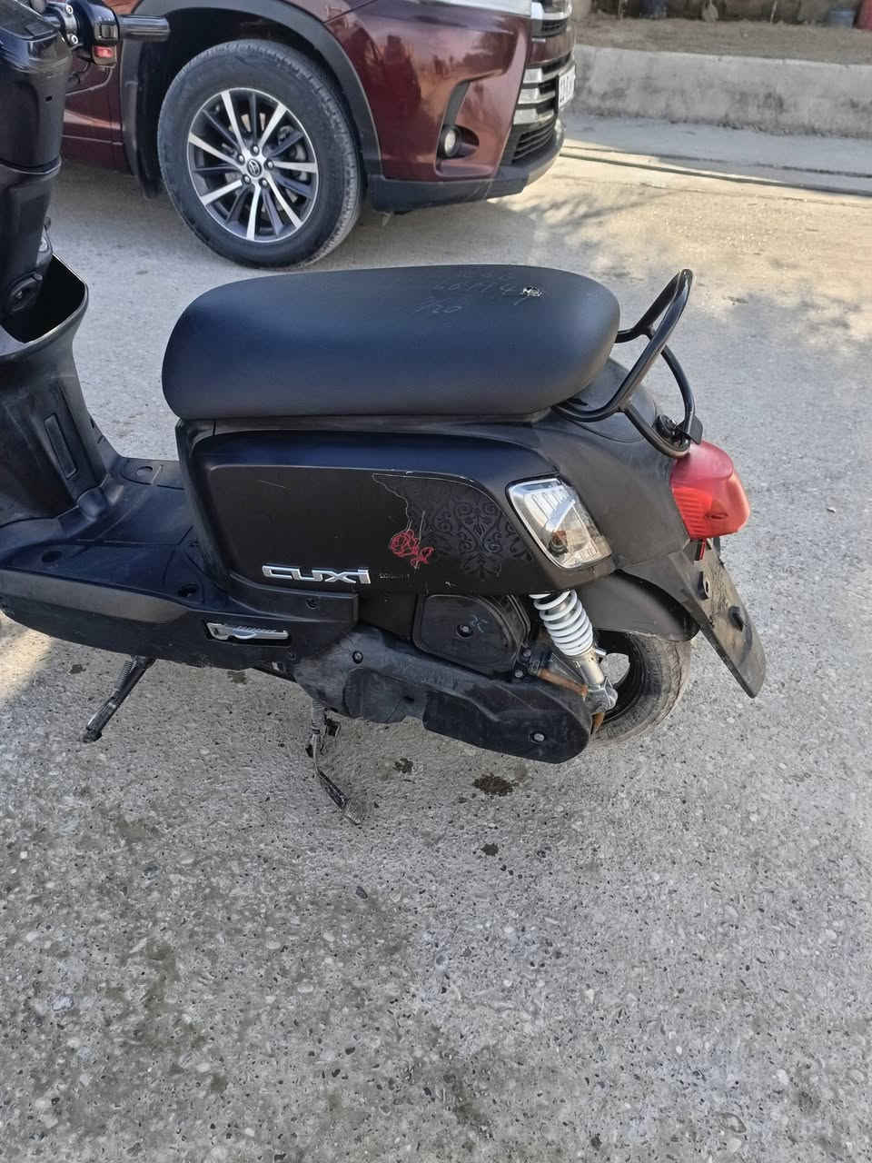 السلام عليكم ورحمه الله وبركاته دراجة بوليس مسطرة للبيع محرك جديد برغي مامفتوح بيهة لضرر الكفر الامامي فقط للستفسار الاتصال على الرقم التالي 
***********او
***********
