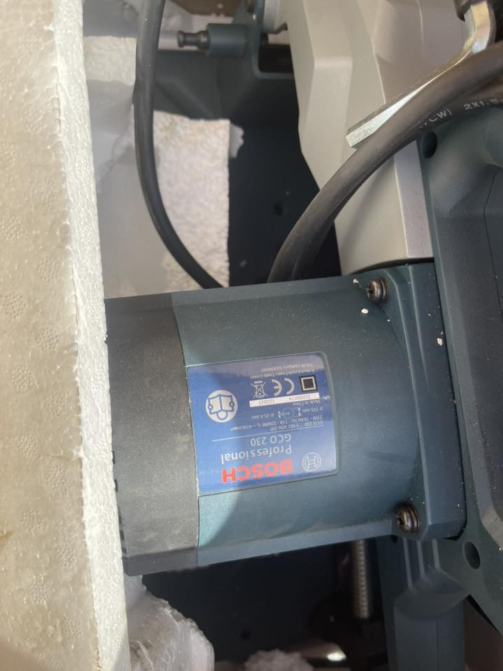 كتر بوش لاماني 
مكاني بغداد باب شيخ ***********
